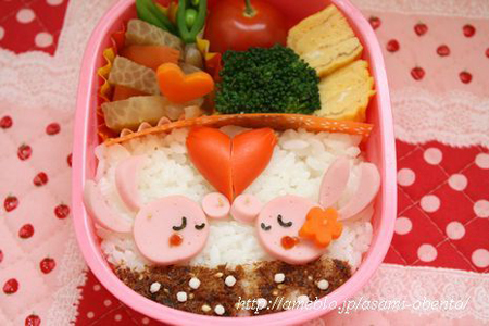 Asami Bento Kissing Rabbit